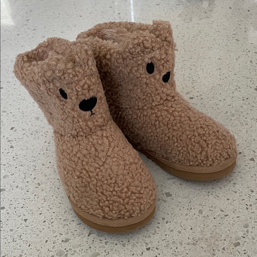 GAP Cozy Tan Teddy Bear Booties